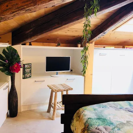 Bed & Breakfast La Mansarda Naples